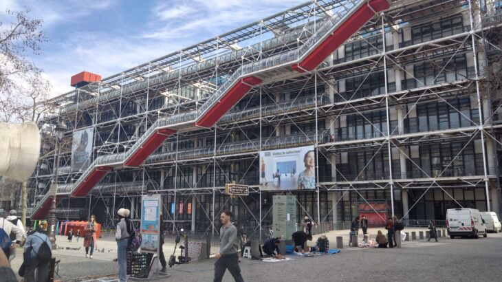 【パリ】ポンピドゥー・センターのエスカレーターは無料で登れる？