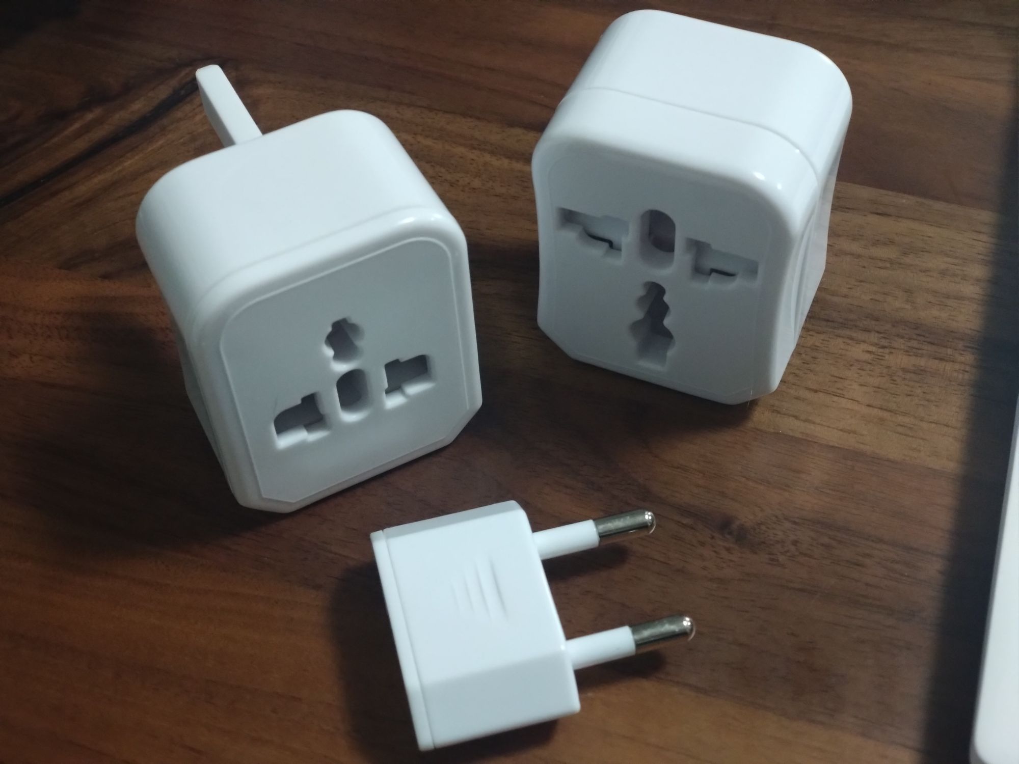 ダイソーの変換プラグをポルトガルで使ってみた【海外旅行】